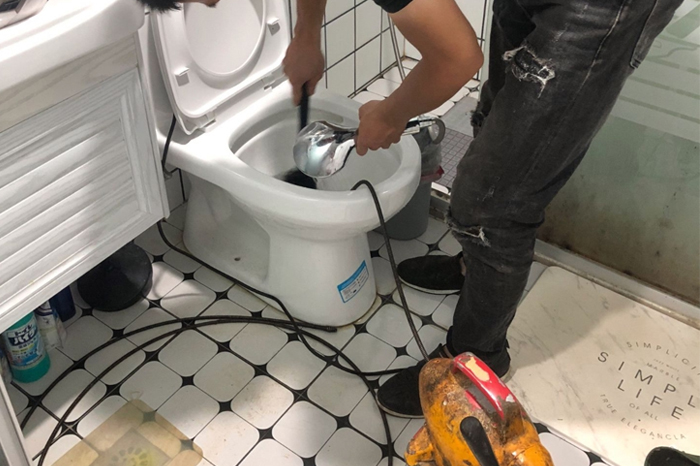 清流马桶堵塞自己疏通还是找师傅？专业上门服务让你省时更省心